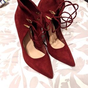 Cute burgundy pumps
